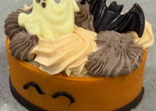 Halloween kage med spøgelse og flagermus 